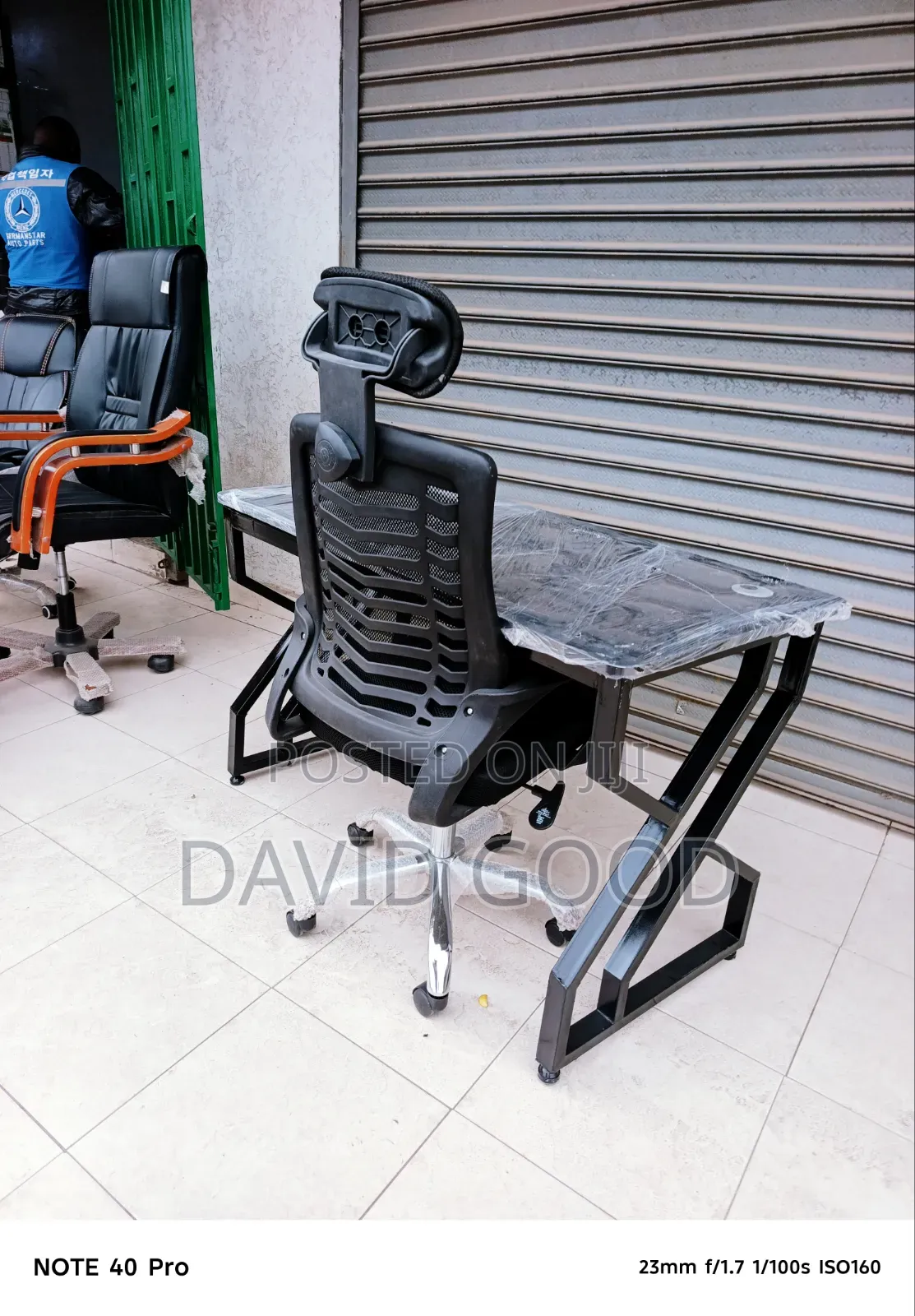 Metallic Table and Strong Mesh Headrest Chair
