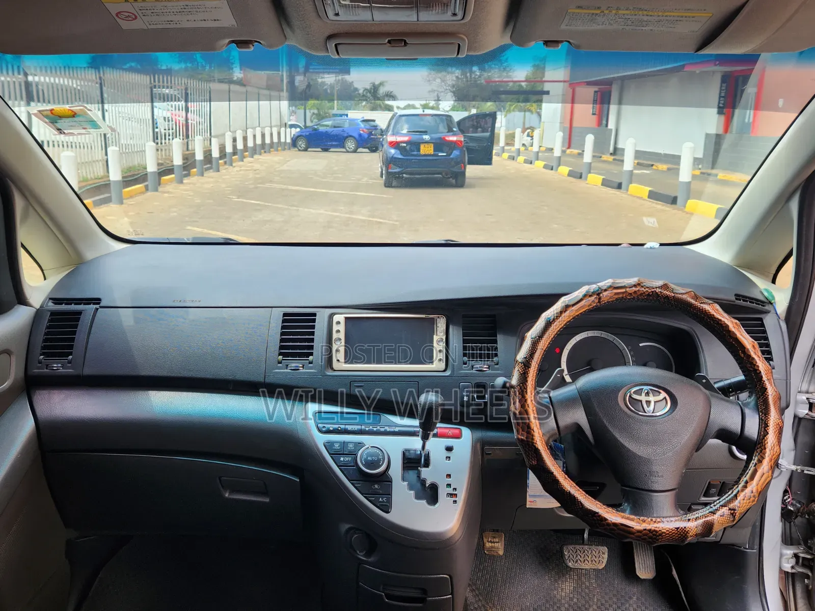 Toyota ISIS 2010 Silver