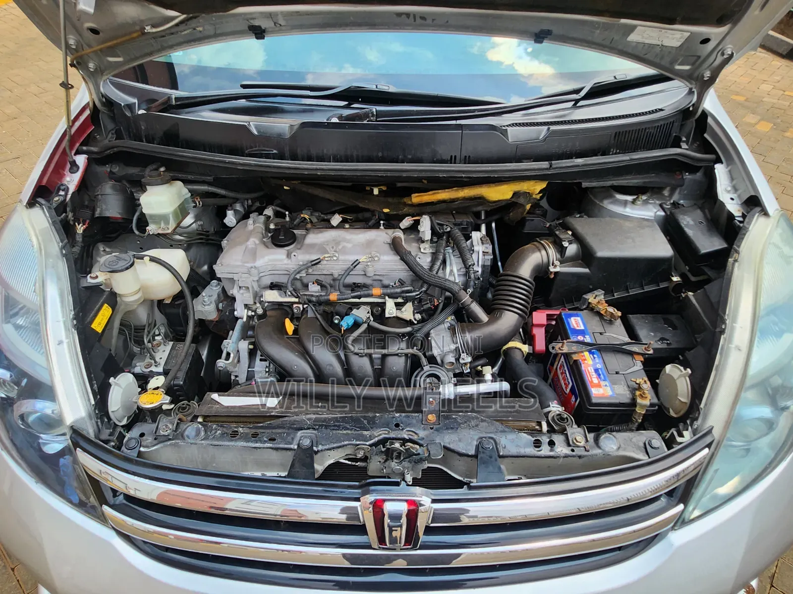 Toyota ISIS 2010 Silver