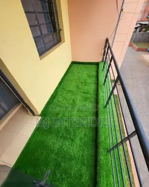 Green Grass Carpet for Patios, Terraces and Balcony Makeovers