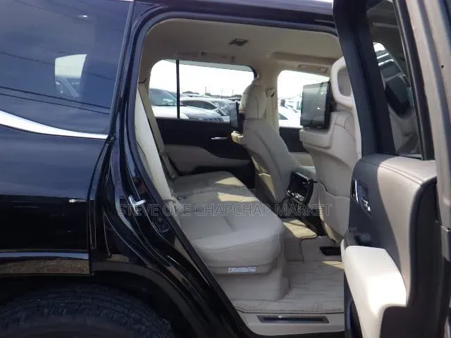 Toyota Land Cruiser LC300 2023