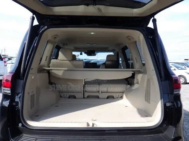 Toyota Land Cruiser LC300 2023