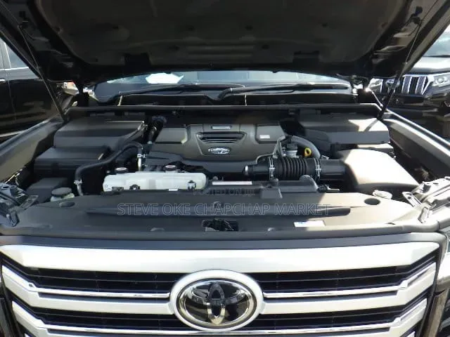 Toyota Land Cruiser LC300 2023