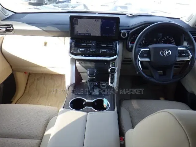 Toyota Land Cruiser LC300 2023