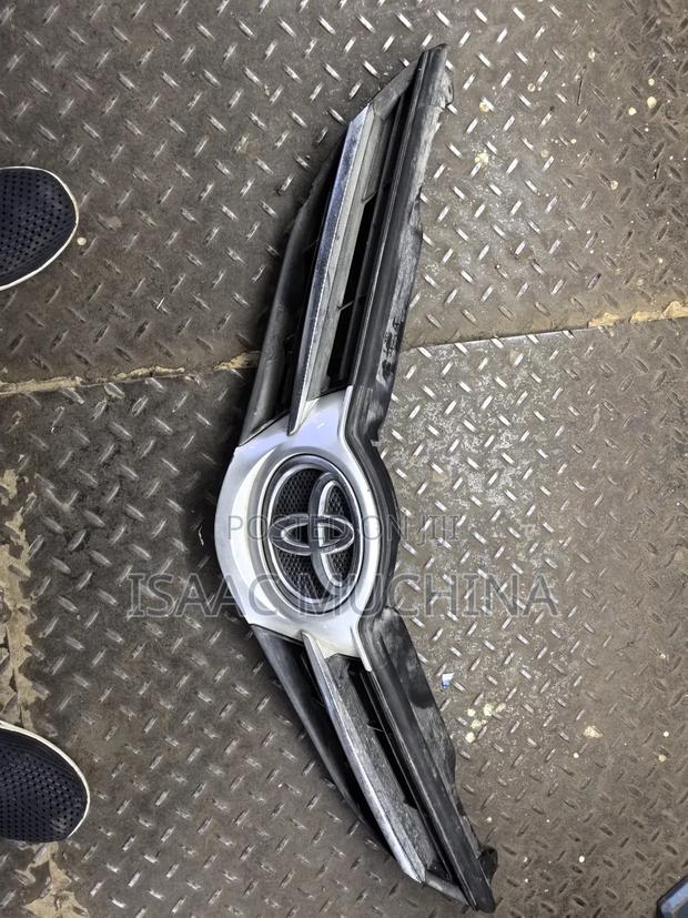 Auris 2014 Grill - main view