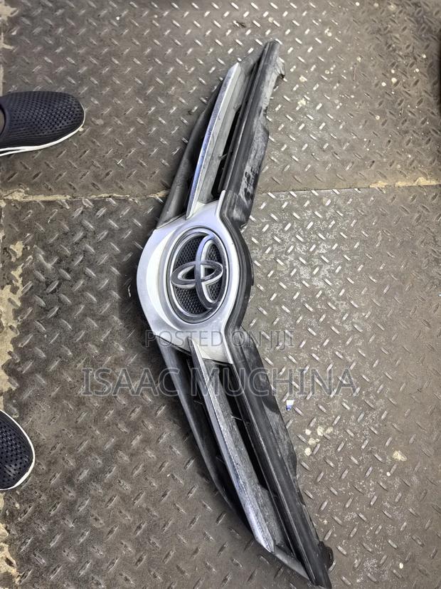 Auris 2014 Grill - thumbnail 2