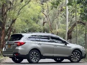 Subaru Outback 2.5i 4dr Wagon AWD (2.5L 4cyl CVT) 2015 Silver