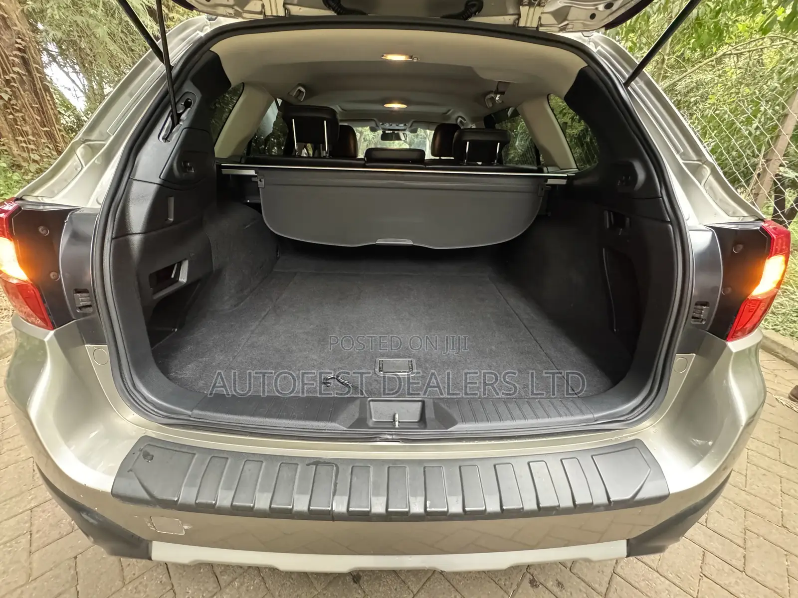 Subaru Outback 2.5i 4dr Wagon AWD (2.5L 4cyl CVT) 2015 Silver