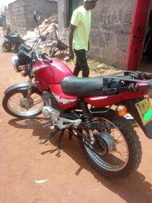 Yamaha YBR125 2010 Red