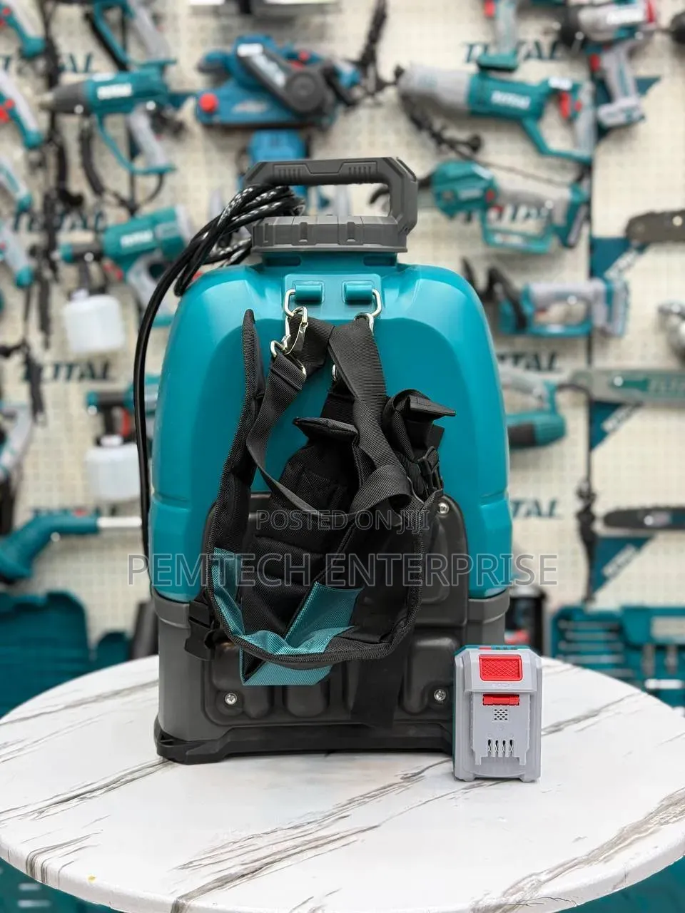 TOTAL 16L Cordless Backpack Sprayer (TSPLI20162), a 20v