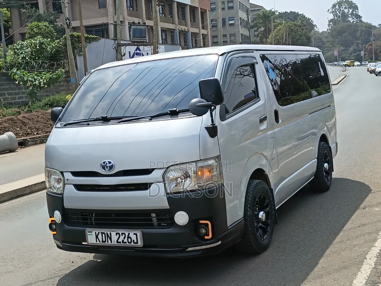 Toyota HiAce 2016 Silver