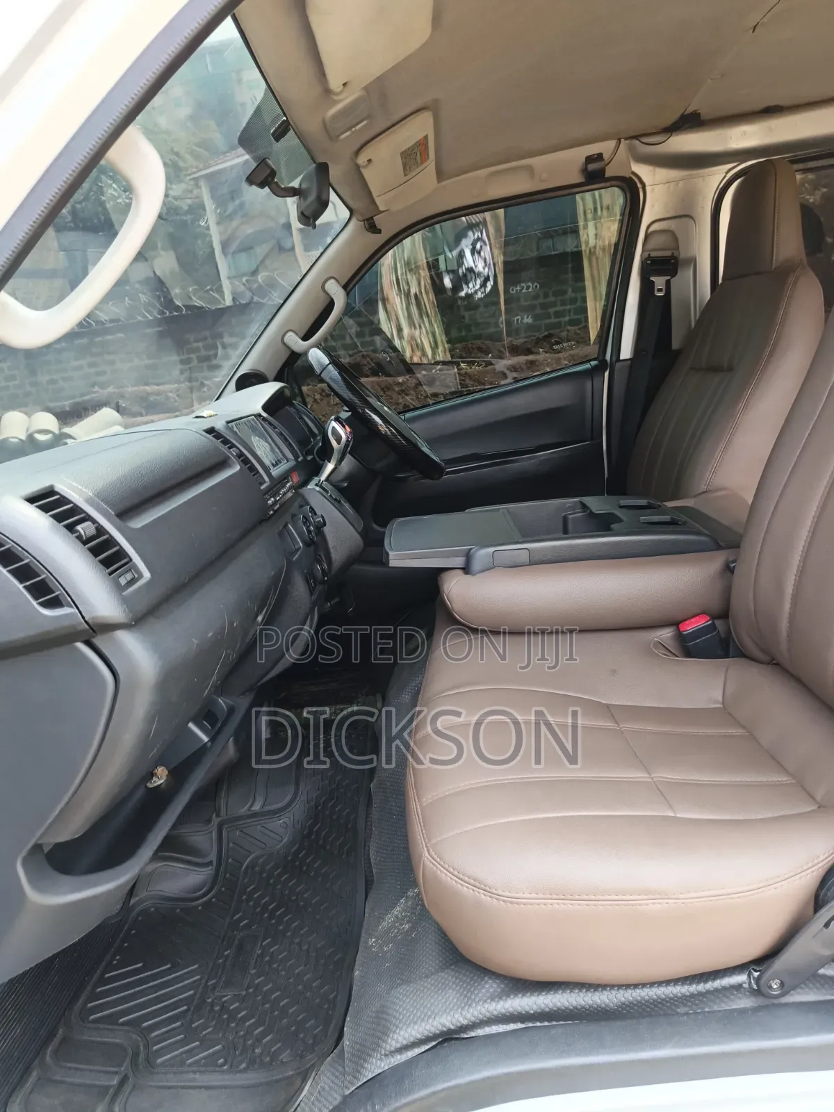 Toyota HiAce 2016 Silver