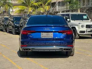 Audi A4 2.0T Premium FWD 2019 Blue