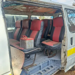 Toyota HiAce 2005