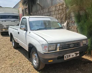 Toyota Hilux 2.5 Cab 2005 White