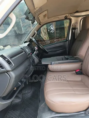 Toyota HiAce 2016 Silver