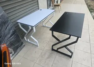 White and Black Office /Home Metal Stand Table 1.2MM