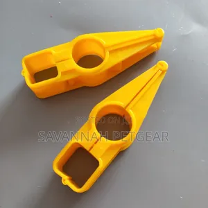 Square Pipe Clamp for Nipple Drinking Line System Suspension Pipe Clip