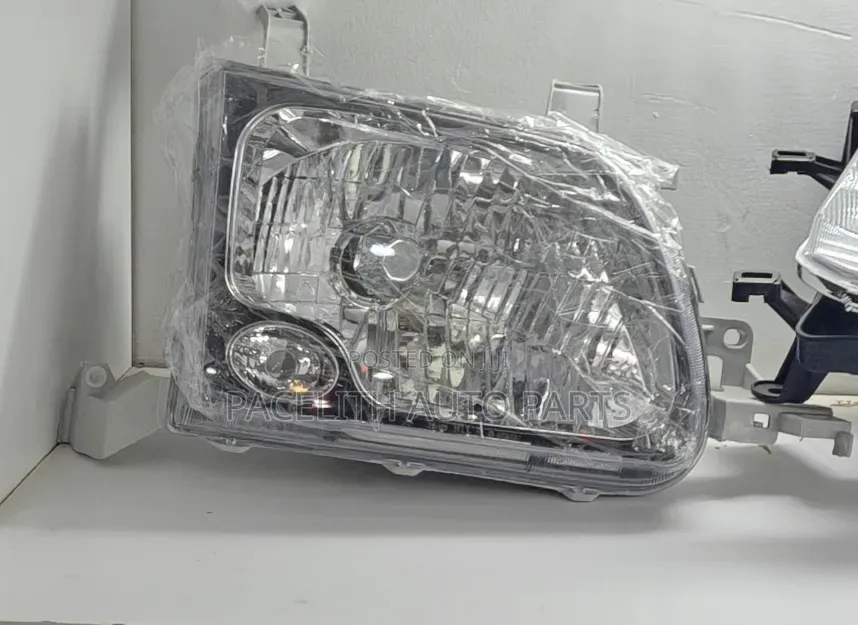 Head Lamp/ Head Light Noah 1996/1997/1998 / SR40