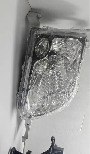 Head Lamp/ Head Light Noah 1996/1997/1998 / SR40