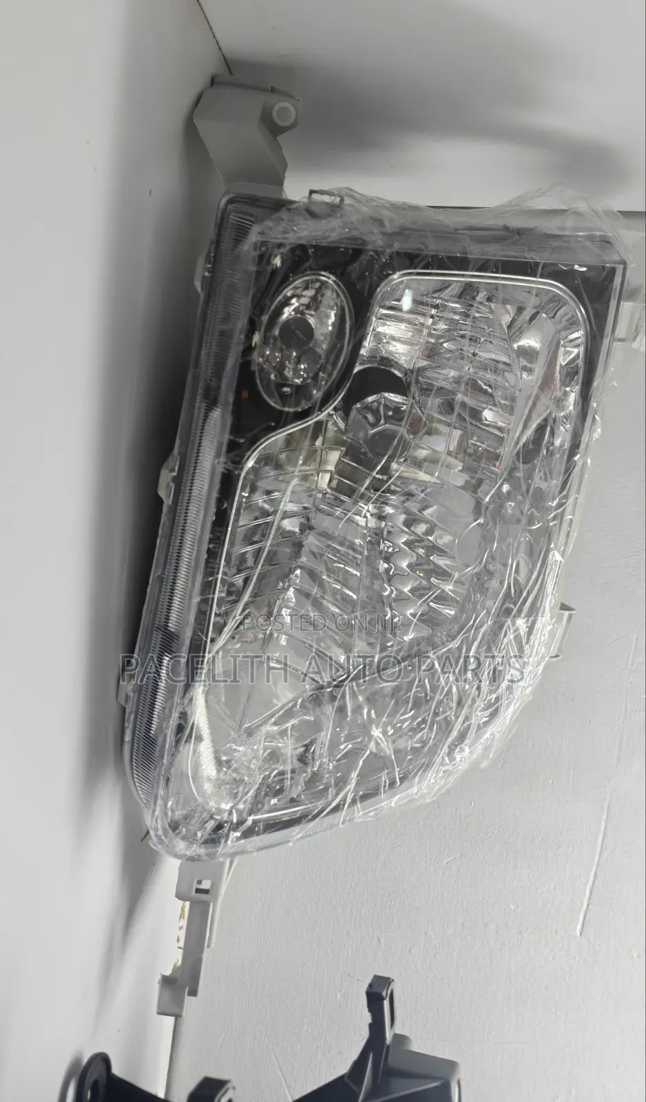 Head Lamp/ Head Light Noah 1996/1997/1998 / SR40