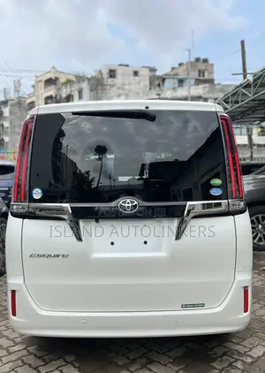 Toyota Esquire 2.0 FWD (7 seater) 2019 White