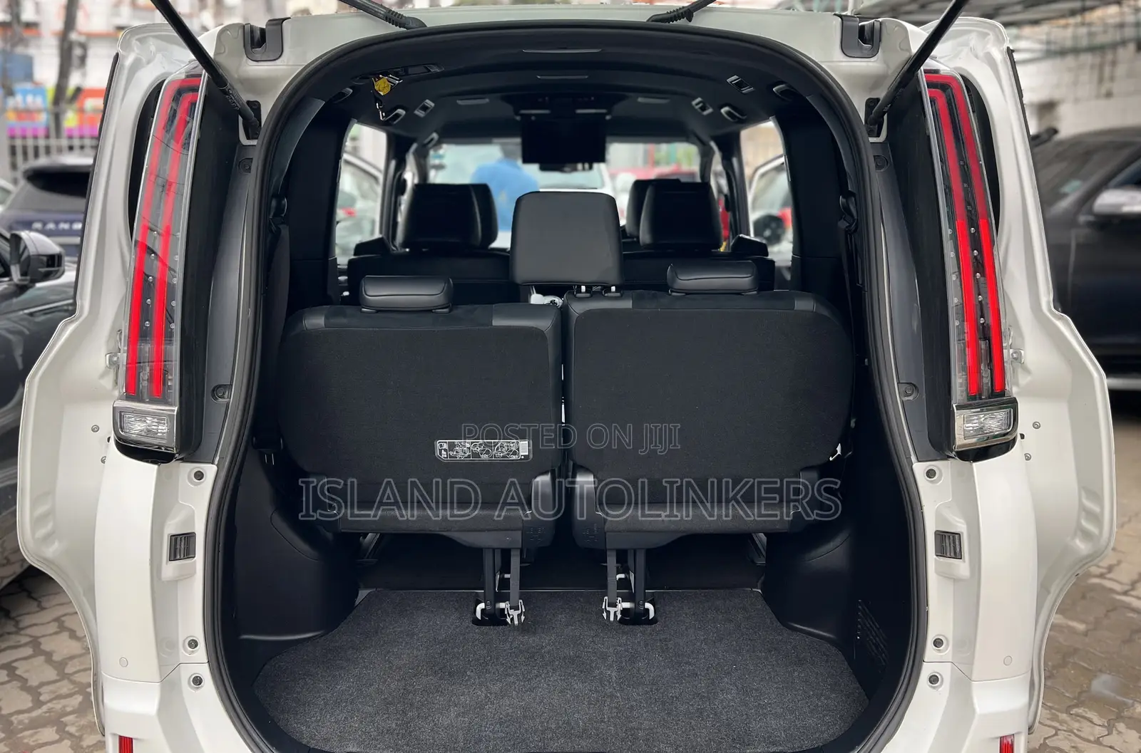 Toyota Esquire 2.0 FWD (7 seater) 2019 White