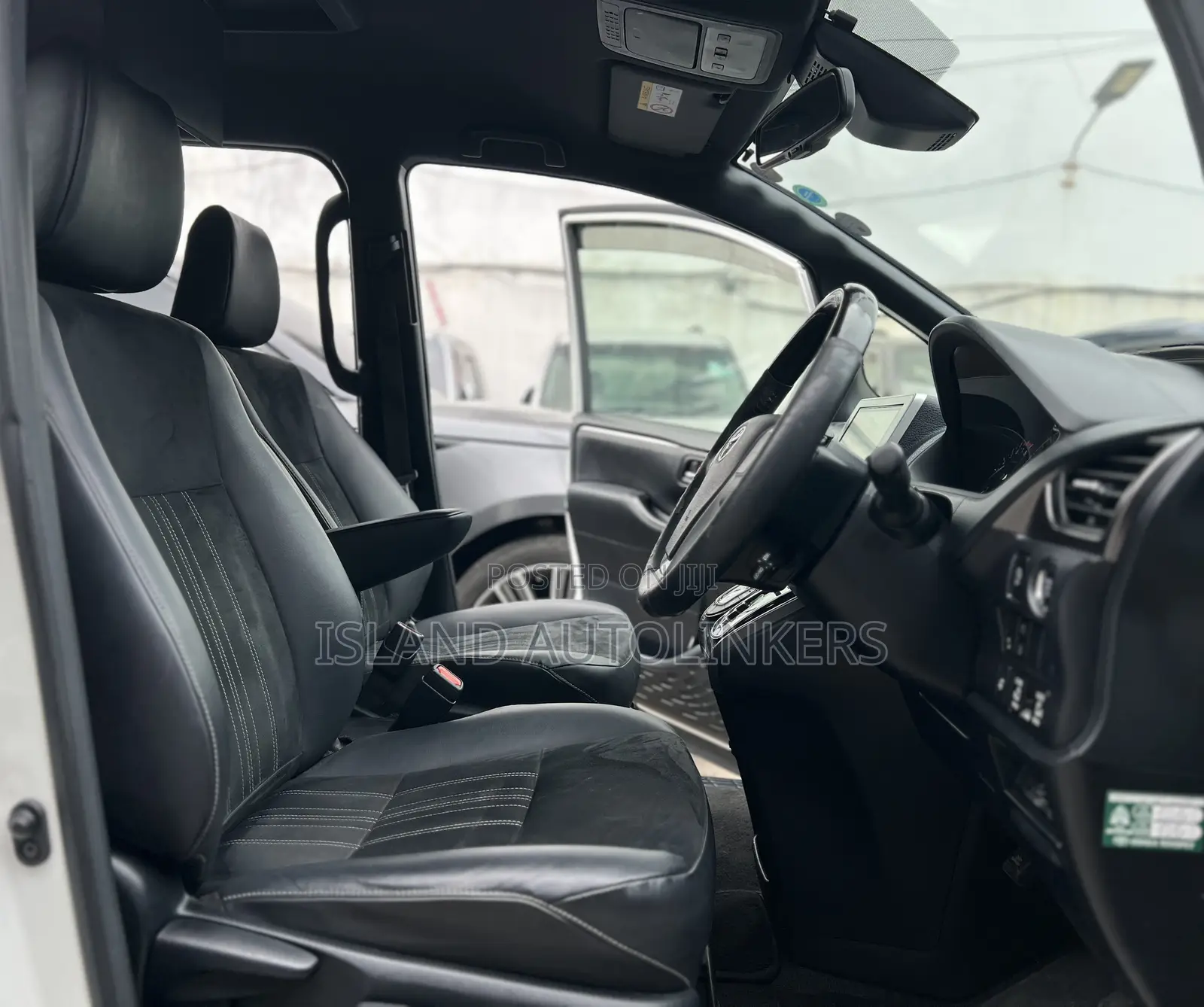 Toyota Esquire 2.0 FWD (7 seater) 2019 White