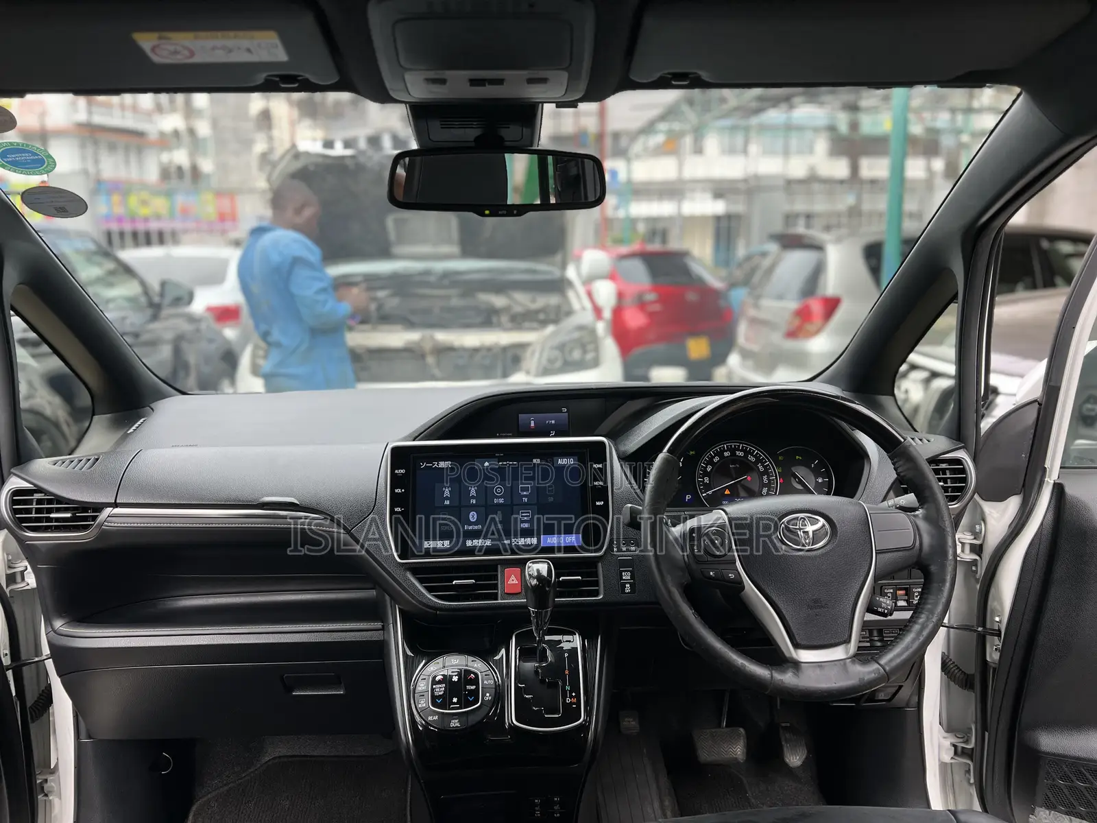 Toyota Esquire 2.0 FWD (7 seater) 2019 White