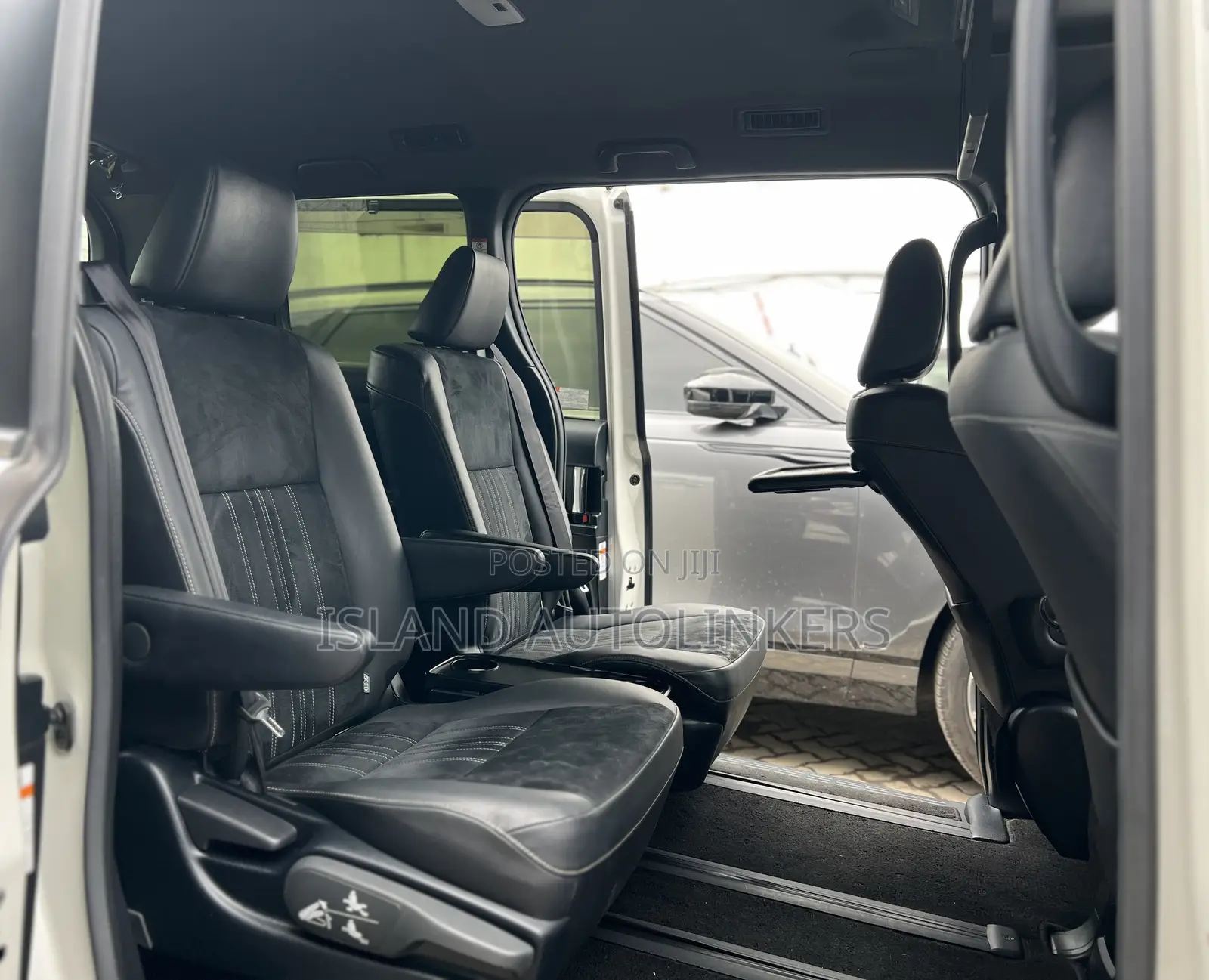 Toyota Esquire 2.0 FWD (7 seater) 2019 White