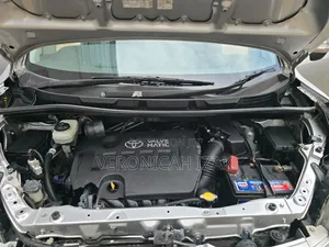Toyota Voxy 2009 Silver