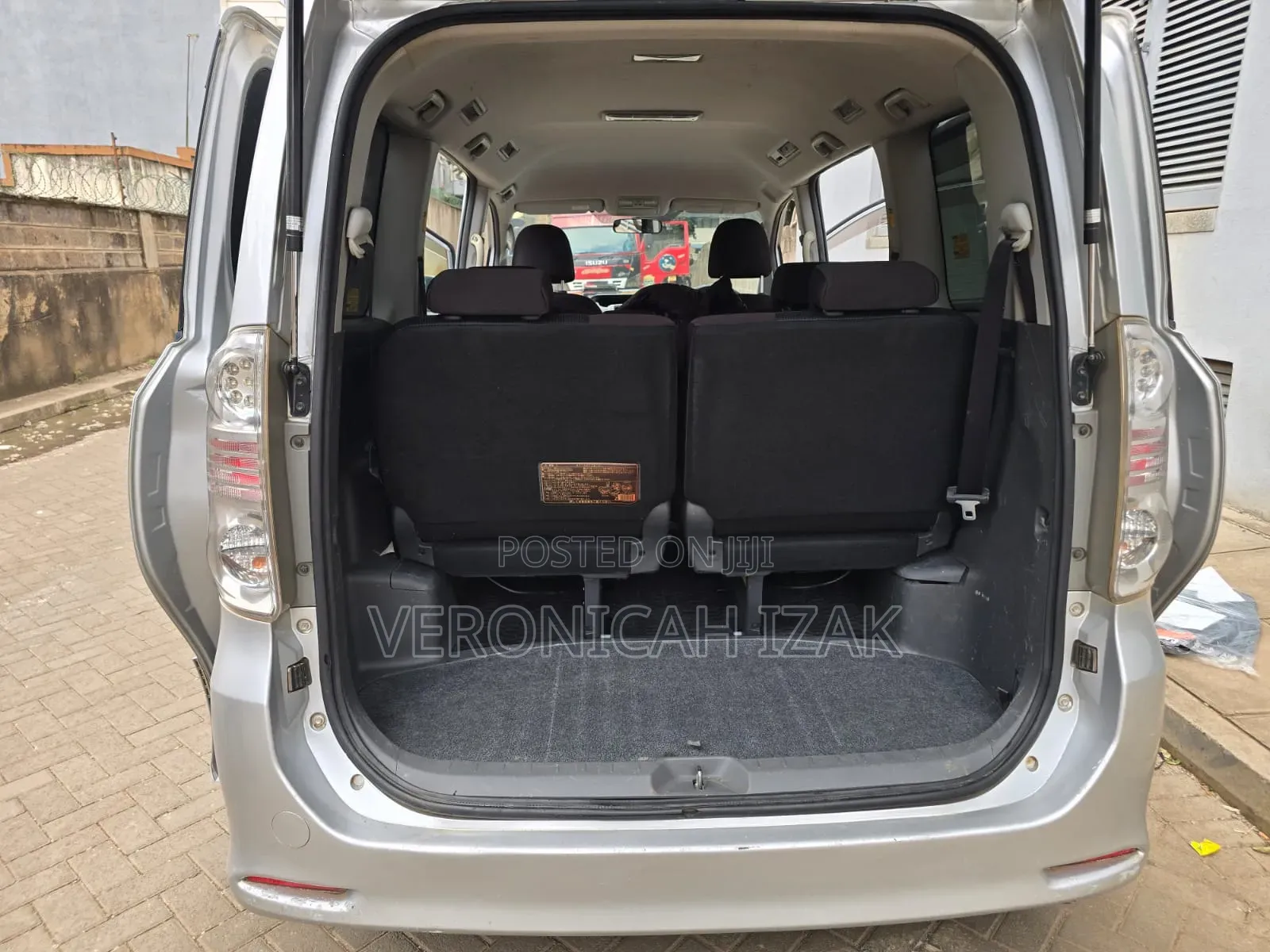 Toyota Voxy 2009 Silver