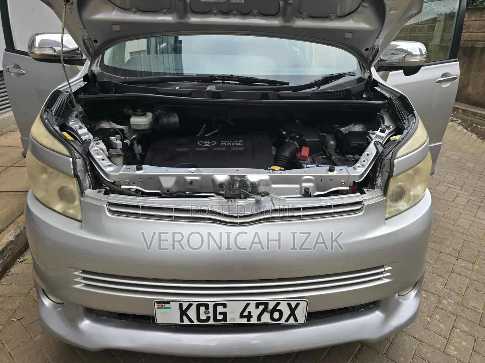 Toyota Voxy 2009 Silver