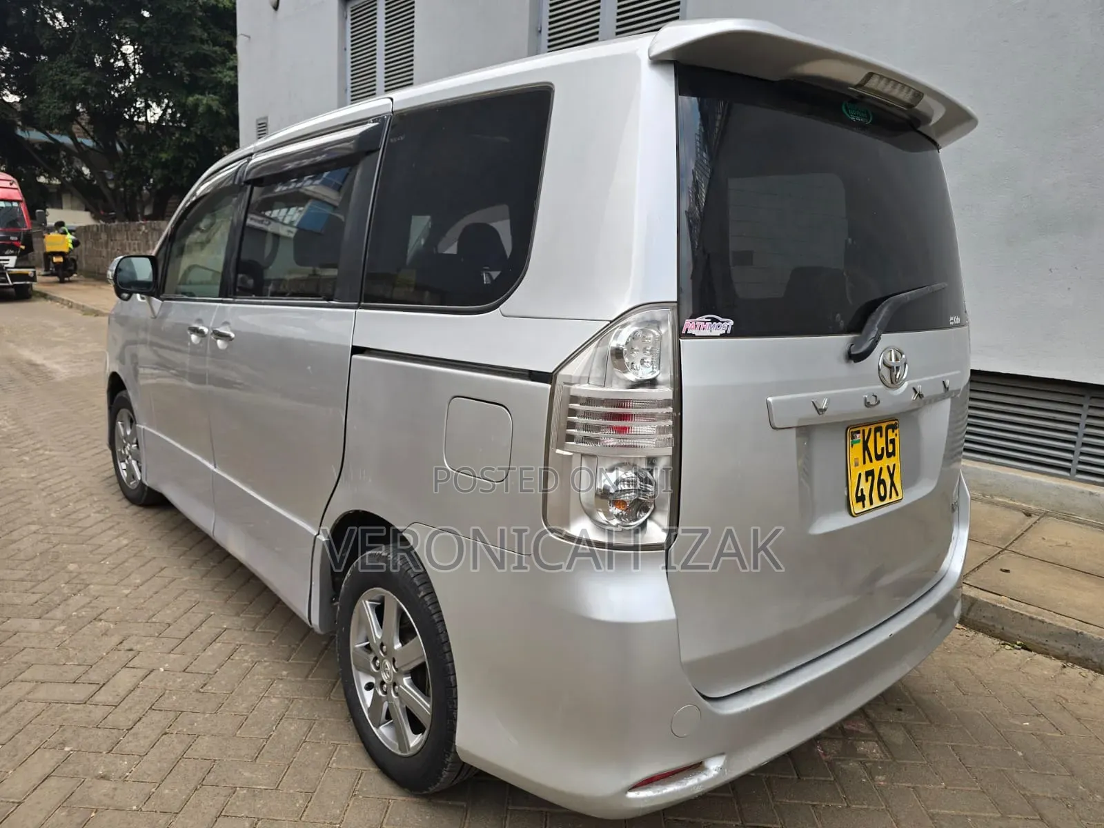 Toyota Voxy 2009 Silver