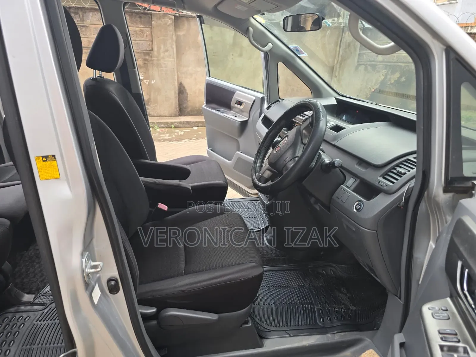 Toyota Voxy 2009 Silver