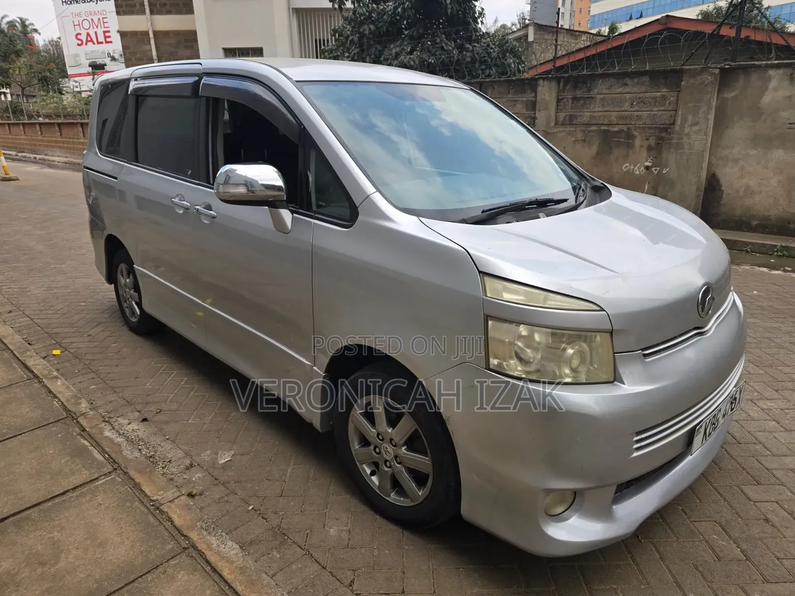 Toyota Voxy 2009 Silver
