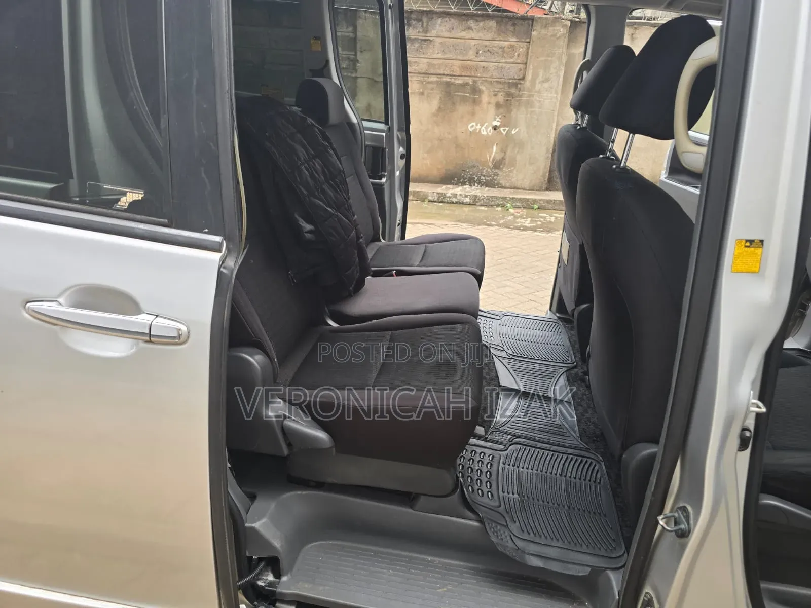 Toyota Voxy 2009 Silver
