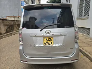 Toyota Voxy 2009 Silver