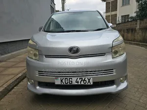 Toyota Voxy 2009 Silver
