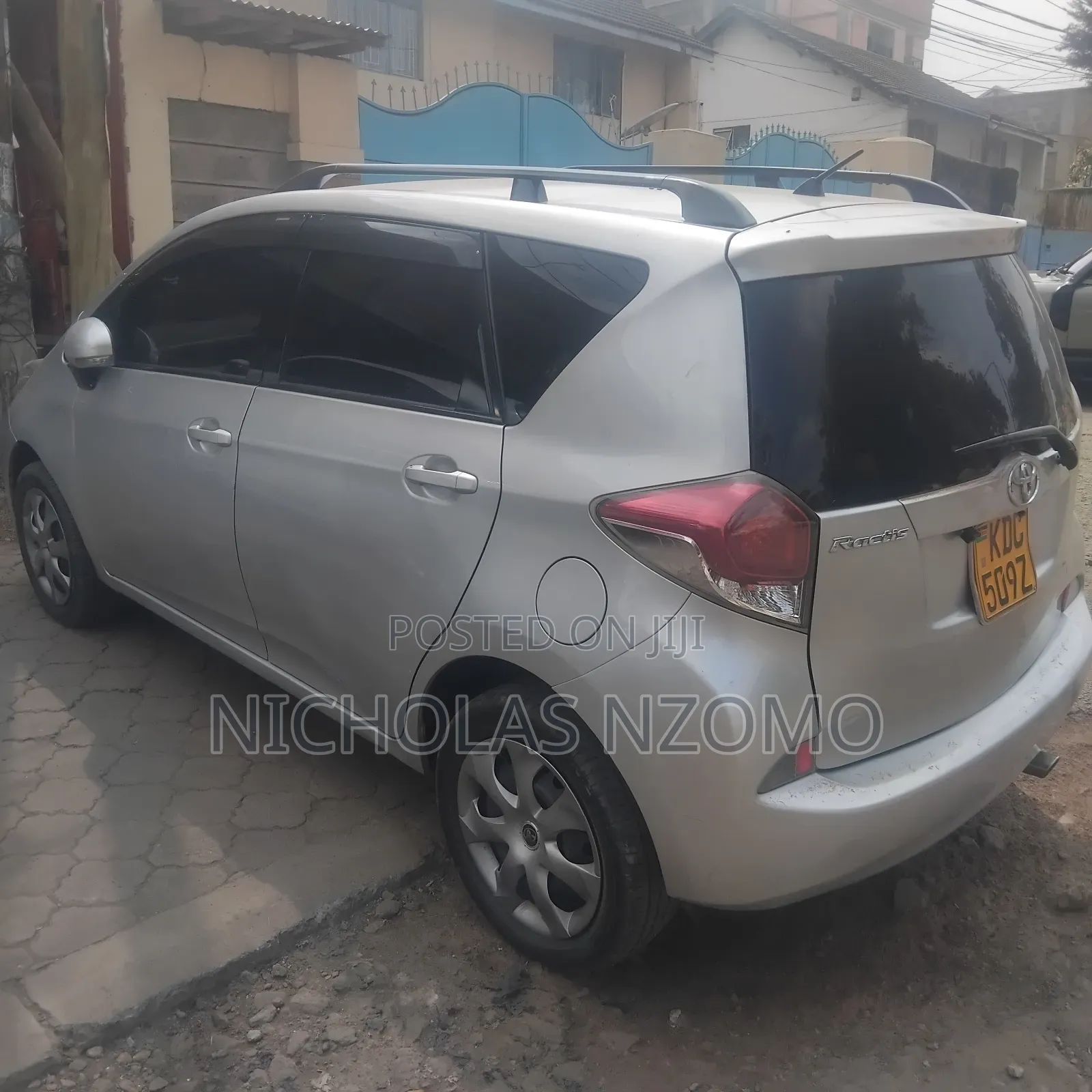 Toyota Ractis 2015 Silver