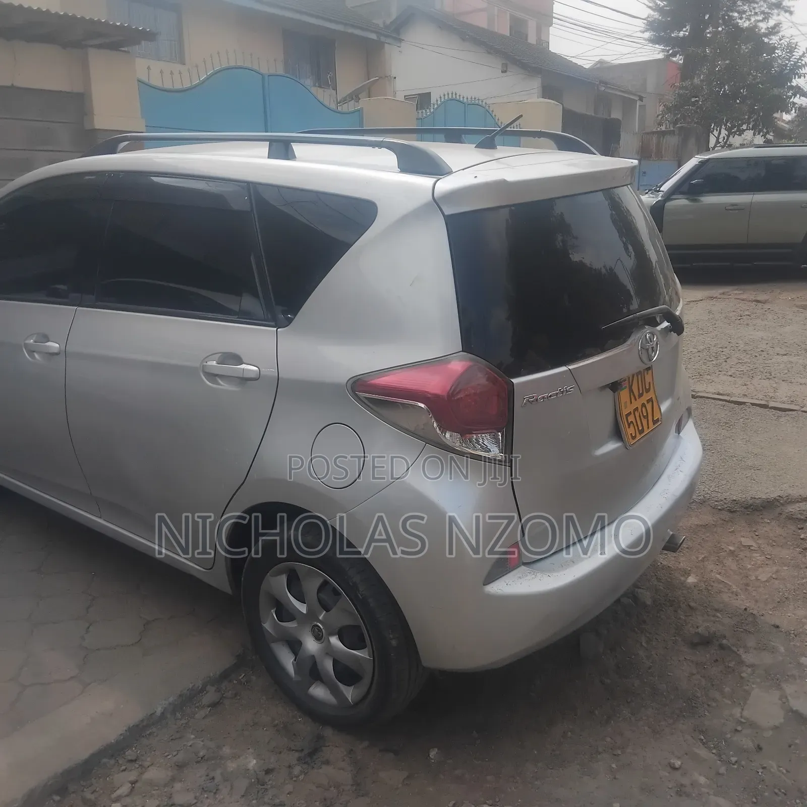 Toyota Ractis 2015 Silver