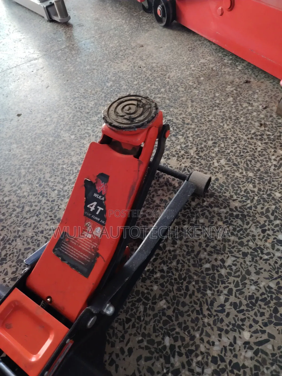 Strong and Reliable Heavy Duty 4tn Trolley Jack Machine Sunshine Italy