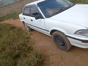 Toyota Corolla 1990 White