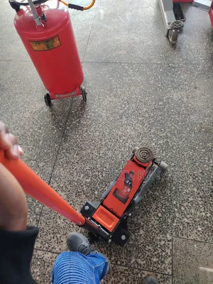 Car SUVs and Light Truck Lifting Trolley Jack Machine 4tns