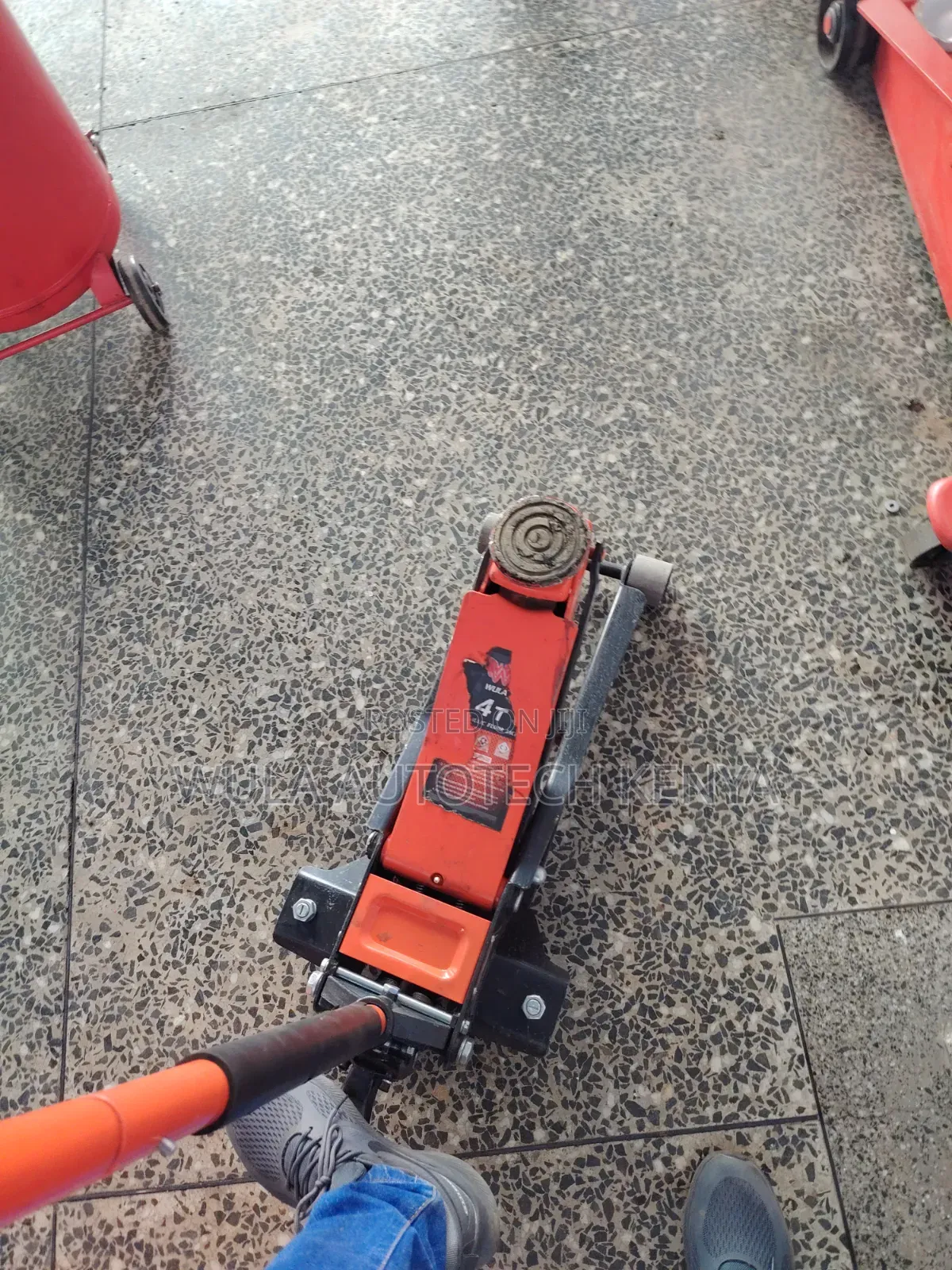 Car SUVs and Light Truck Lifting Trolley Jack Machine 4tns