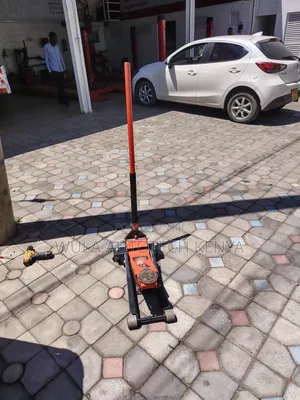 Controlled Car Lifting and Lowering 4tns Trolley Jack Sunshine Italy