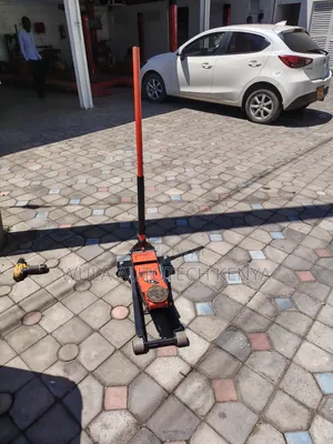 Controlled Car Lifting and Lowering 4tns Trolley Jack Sunshine Italy