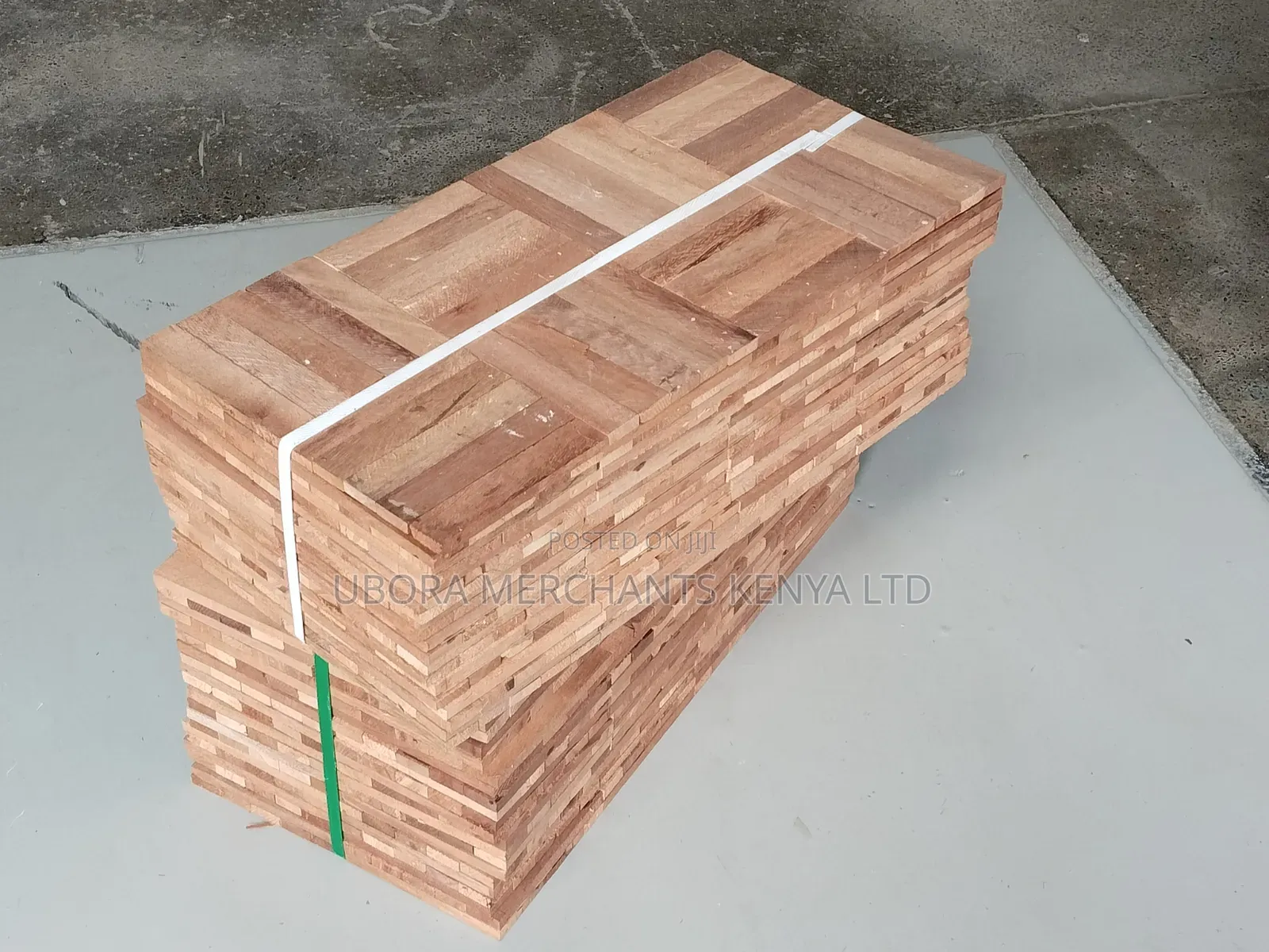 5-Finger Mahogany Wood Parquates
