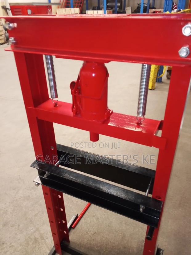20 T Hydraulic Press Machine - thumbnail 2