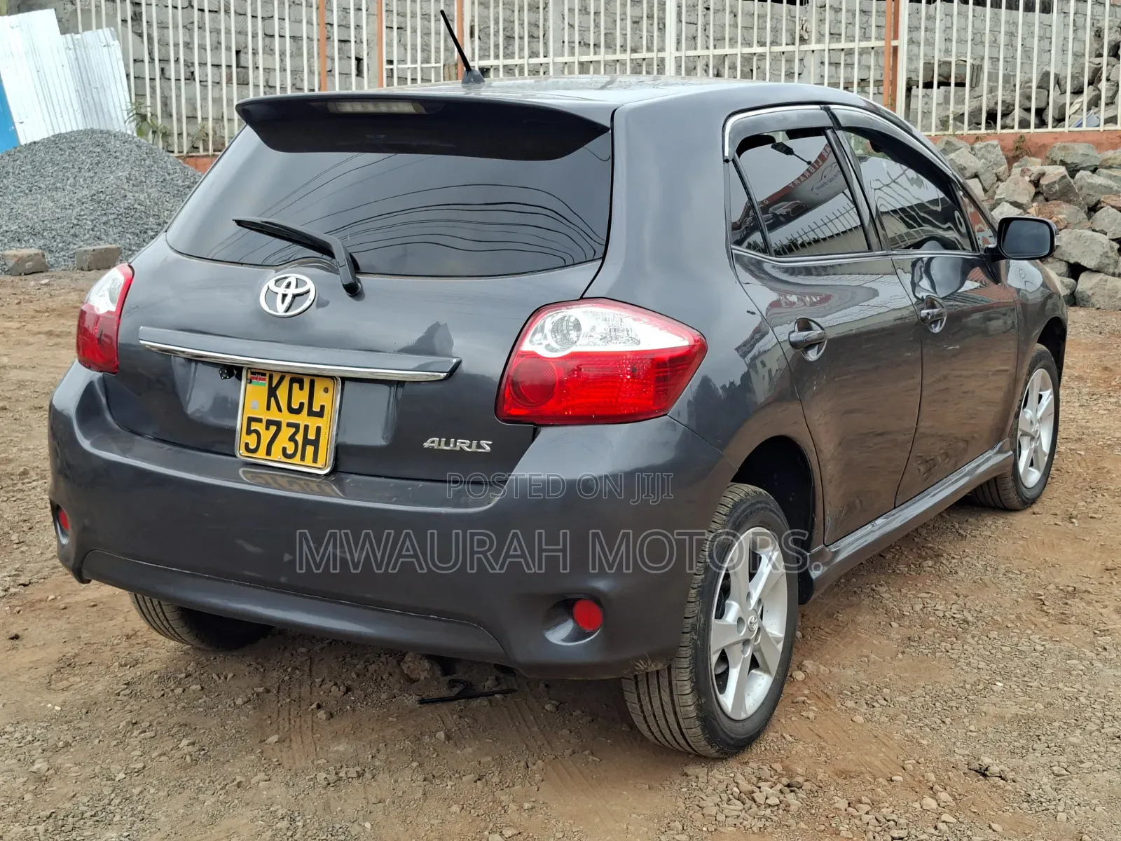 Toyota Auris 2010 Gray